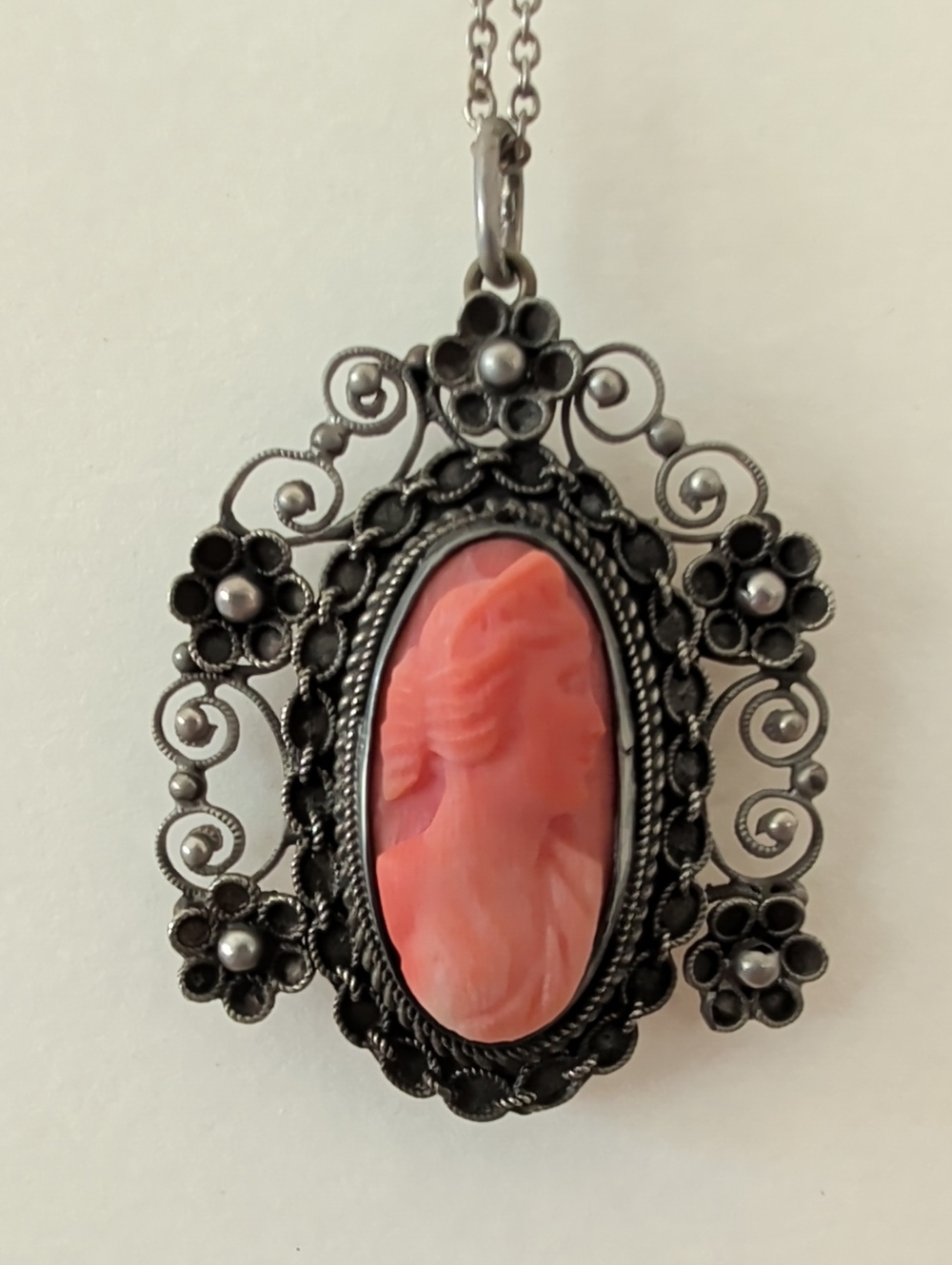 Vintage-Style Pink Cameo Pendant Necklace - Unbranded